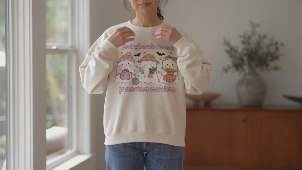 Sweat Oversize Halloween Femme - Hot Ghouls Have Grandma Hobbies